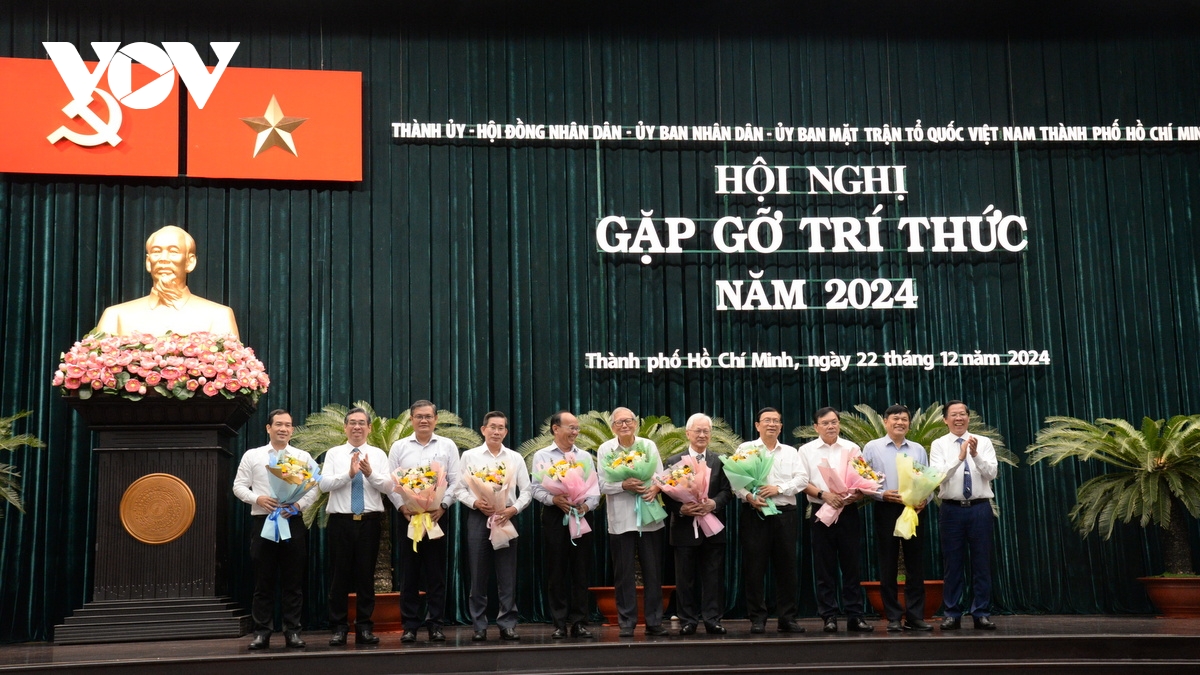 tp. hcm lắng nghe trí thức hiến kế để chuẩn bị bước vào kỷ nguyên mới hình ảnh 3 tp. hcm lang nghe tri thuc hien ke de chuan bi buoc vao ky nguyen moi hinh anh 3