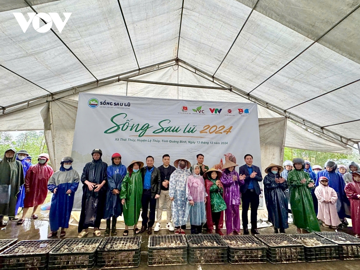 giúp người dân vùng rốn lũ quảng bình tái thiết cuộc sống hình ảnh 1 giup nguoi dan vung ron lu quang binh tai thiet cuoc song hinh anh 1