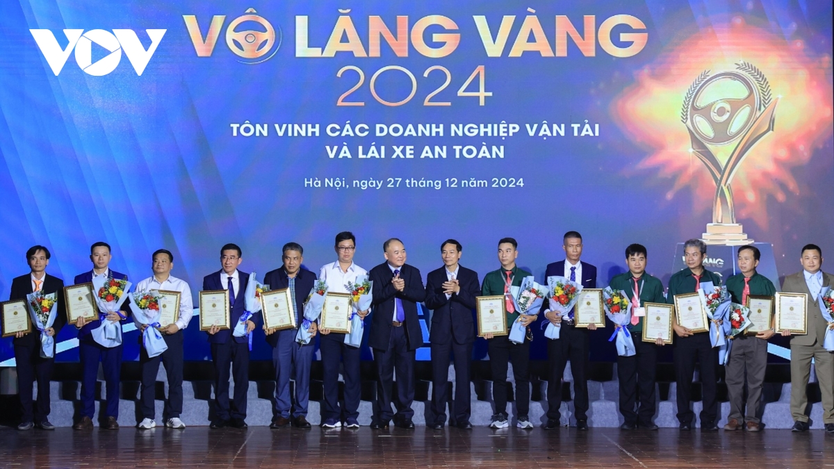 90 cá nhân, tập thể nhận giải thưởng vô lăng vàng lần thứ 12 năm 2024 hình ảnh 2 90 ca nhan, tap the nhan giai thuong vo lang vang lan thu 12 nam 2024 hinh anh 2