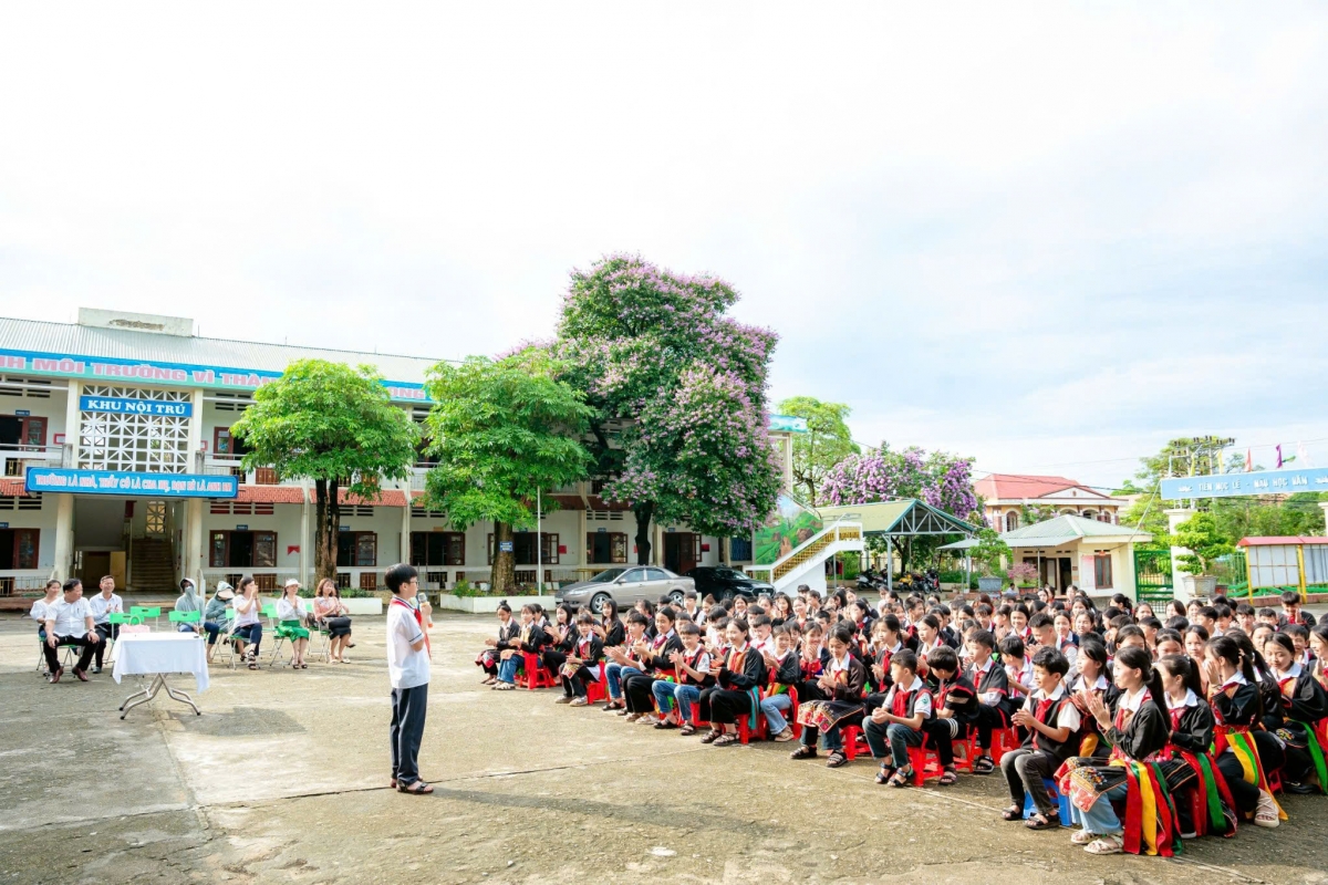 câu chuyện truyền cảm hứng văn hóa đọc của cậu học sinh người dao hình ảnh 1 cau chuyen truyen cam hung van hoa doc cua cau hoc sinh nguoi dao hinh anh 1