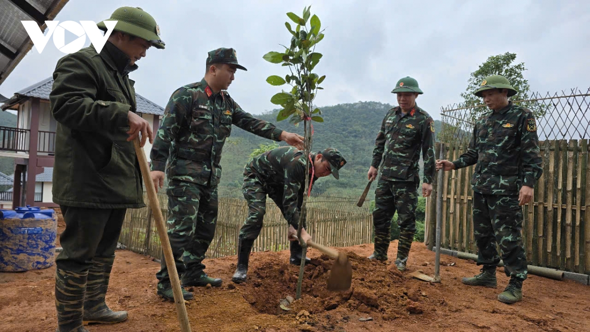 nhung nguoi linh cu ho o lang nu hinh anh 5