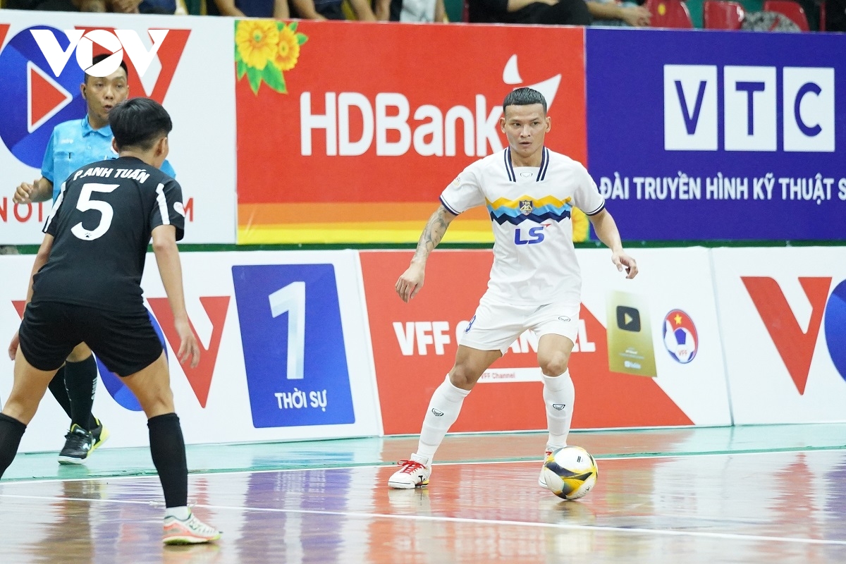 ket qua giai futsal hdbank cup quoc gia 2024 thai son nam va sahako vao ban ket hinh anh 1