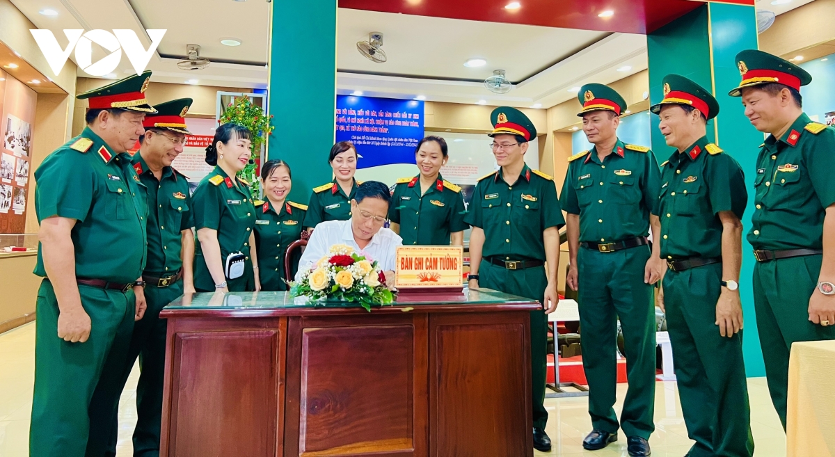 triển lãm chuyên đề quân với dân một ý chí tại cần thơ hình ảnh 4 trien lam chuyen de quan voi dan mot y chi tai can tho hinh anh 4