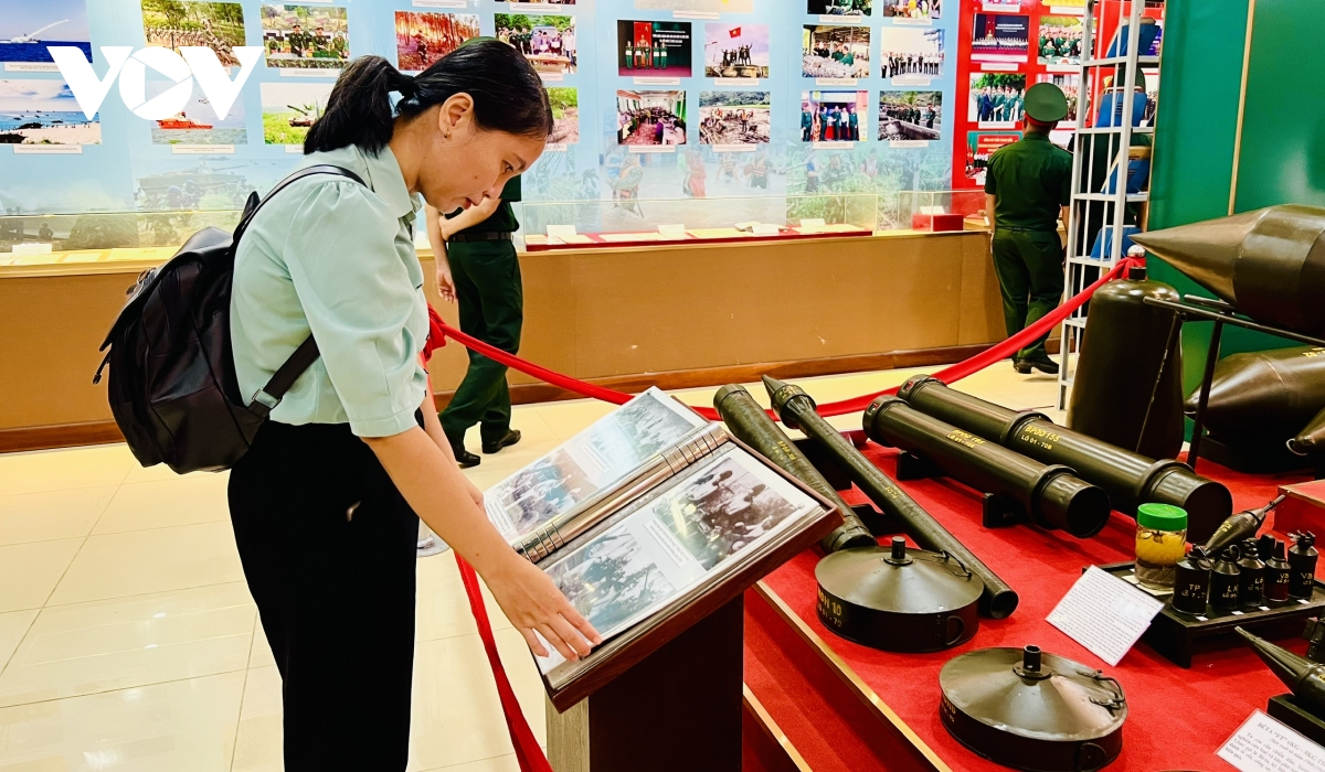 triển lãm chuyên đề quân với dân một ý chí tại cần thơ hình ảnh 5 trien lam chuyen de quan voi dan mot y chi tai can tho hinh anh 5