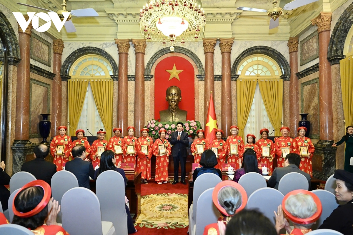 chủ tịch nước gặp mặt các đại biểu phụ nữ cao tuổi tiêu biểu toàn quốc hình ảnh 1 chu tich nuoc gap mat cac dai bieu phu nu cao tuoi tieu bieu toan quoc hinh anh 1