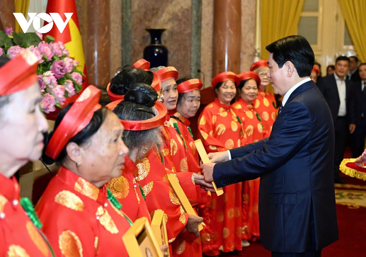 chủ tịch nước gặp mặt các đại biểu phụ nữ cao tuổi tiêu biểu toàn quốc hình ảnh 2 chu tich nuoc gap mat cac dai bieu phu nu cao tuoi tieu bieu toan quoc hinh anh 2