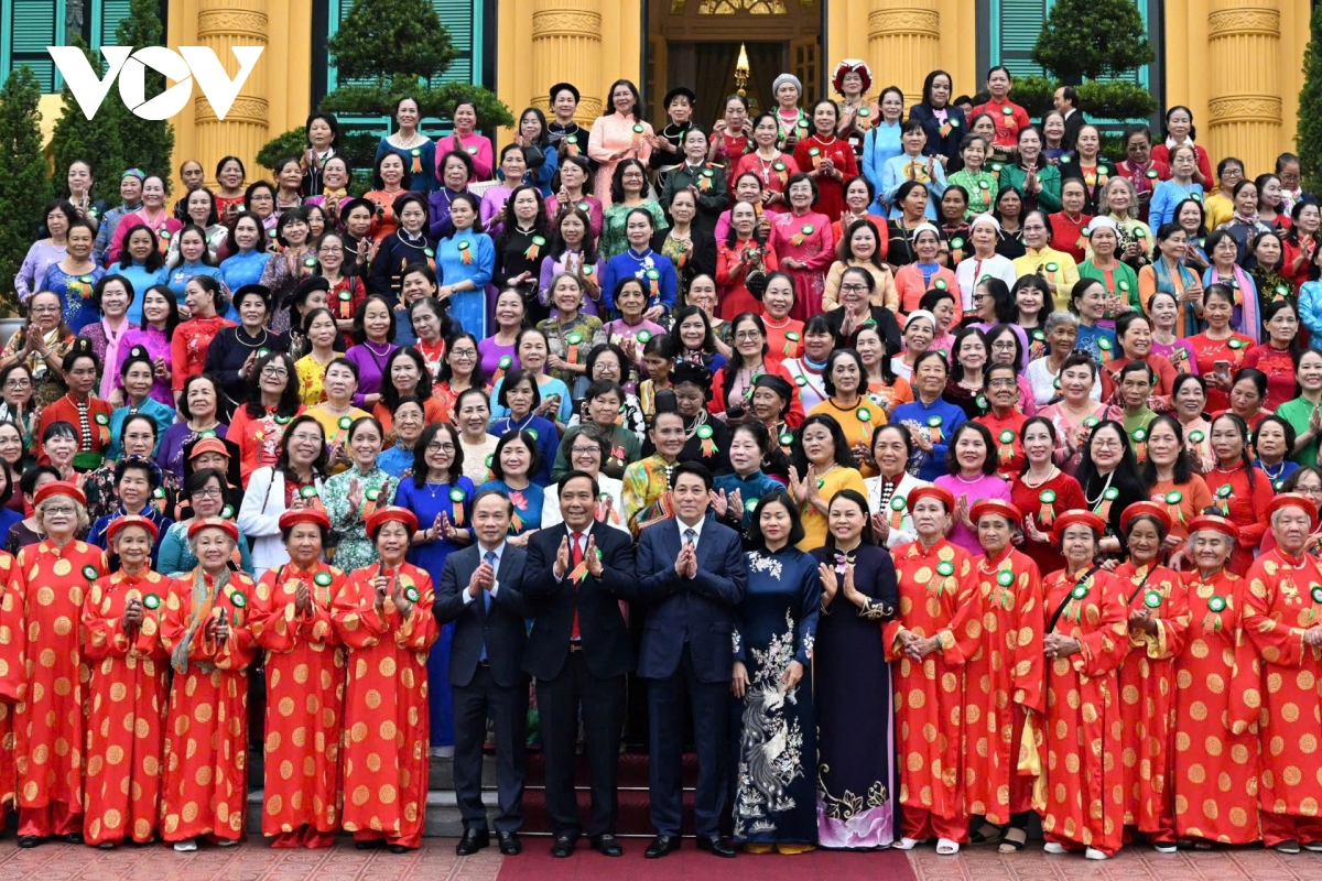 chủ tịch nước gặp mặt các đại biểu phụ nữ cao tuổi tiêu biểu toàn quốc hình ảnh 6 chu tich nuoc gap mat cac dai bieu phu nu cao tuoi tieu bieu toan quoc hinh anh 6