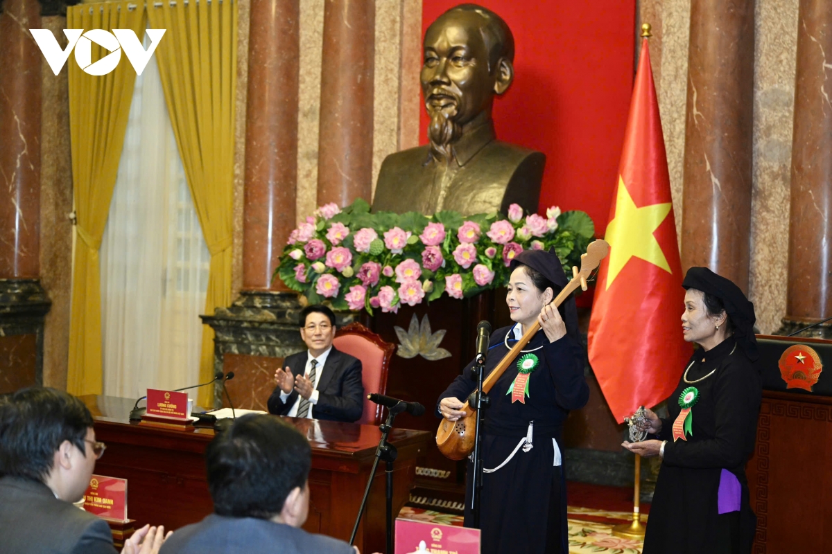 chủ tịch nước gặp mặt các đại biểu phụ nữ cao tuổi tiêu biểu toàn quốc hình ảnh 5 chu tich nuoc gap mat cac dai bieu phu nu cao tuoi tieu bieu toan quoc hinh anh 5