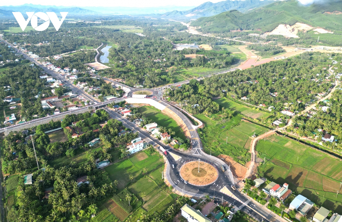 giao thông đi trước mở đường phát triển trên vùng đất võ bình Định hình ảnh 1 giao thong di truoc mo duong phat trien tren vung dat vo binh Dinh hinh anh 1
