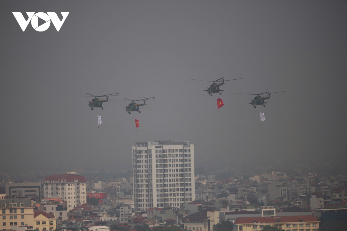 máy bay su-30mk trình diễn tuyệt kỹ vòng khoan thả bẫy mồi trên bầu trời hà nội hình ảnh 13 may bay su-30mk trinh dien tuyet ky vong khoan tha bay moi tren bau troi ha noi hinh anh 13