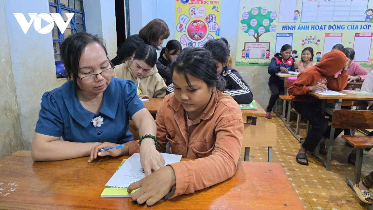 thắp sáng ước mơ từ lớp xóa mù chữ vùng biên hình ảnh 2 thap sang uoc mo tu lop xoa mu chu vung bien hinh anh 2