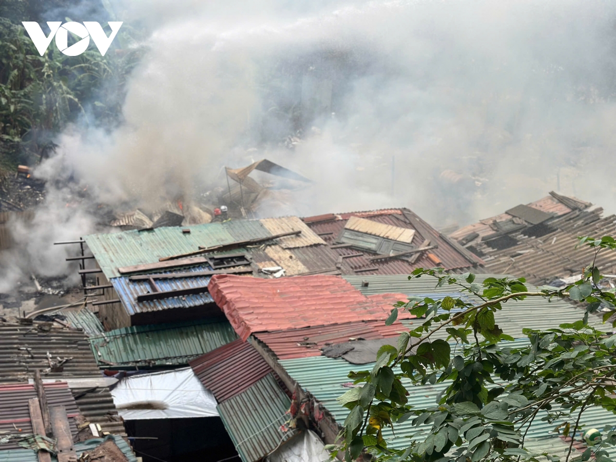 chay du doi tai khu nha tro o trung van, ha noi hinh anh 1