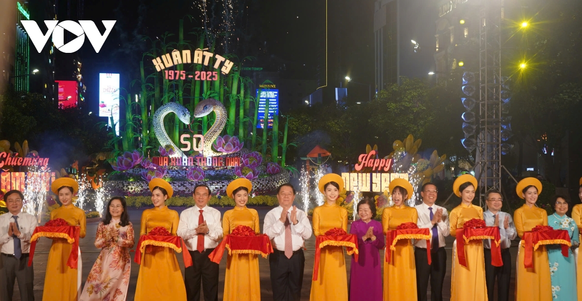 tphcm khai mạc Đường hoa nguyễn huệ tết Ất tỵ 2025 hình ảnh 1 tphcm khai mac Duong hoa nguyen hue tet At ty 2025 hinh anh 1