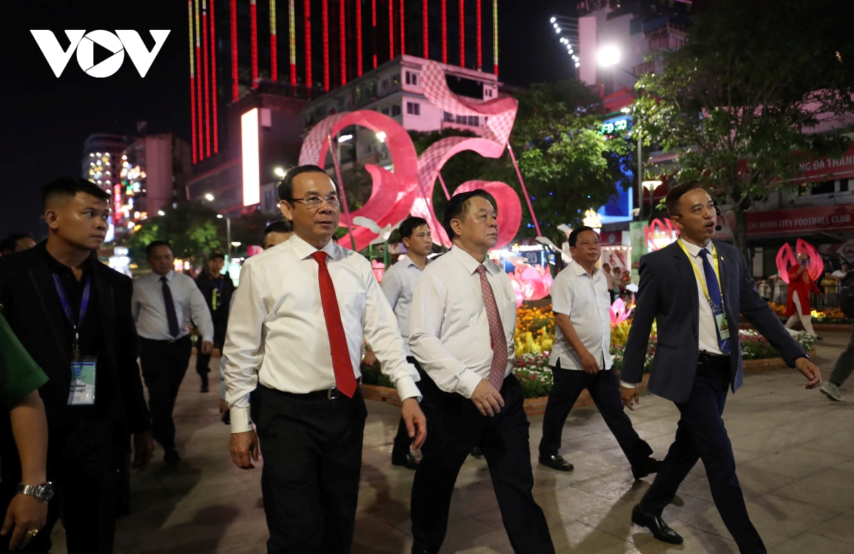 TPHCM khai mạc Đường hoa Nguyễn Huệ Tết Ất Tỵ 2025