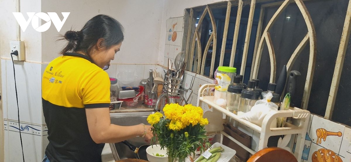 người lao động tự do ở tp.hcm ngậm ngùi ăn tết xa quê hình ảnh 1 nguoi lao dong tu do o tp.hcm ngam ngui an tet xa que hinh anh 1