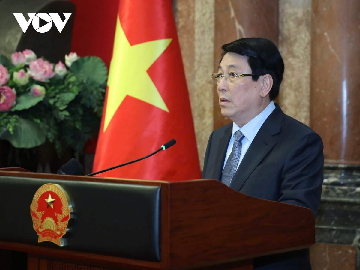 chủ tịch nước trao quyết định bổ nhiệm phó viện trưởng viện ksnd tối cao hình ảnh 1 chu tich nuoc trao quyet dinh bo nhiem pho vien truong vien ksnd toi cao hinh anh 1