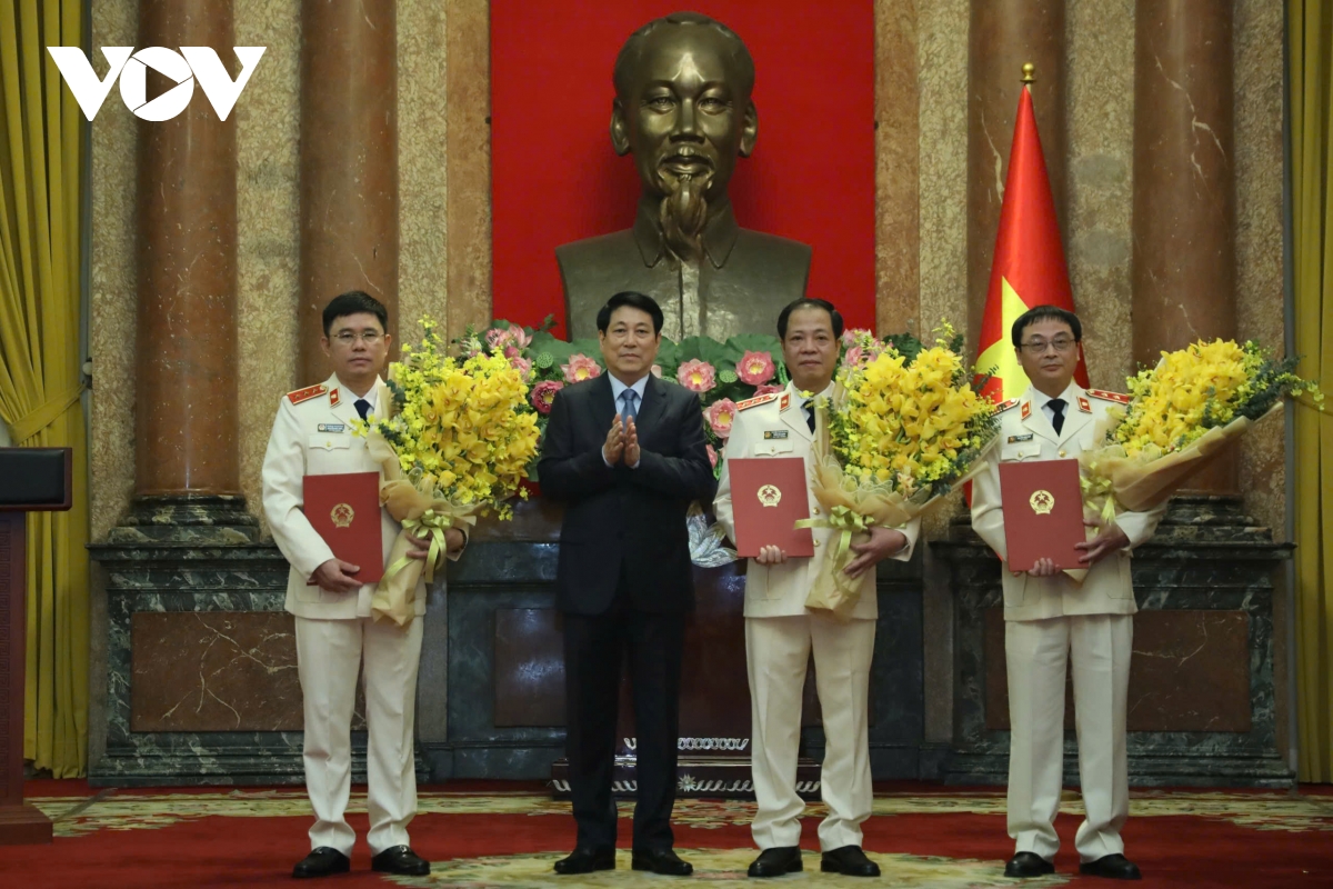 chủ tịch nước trao quyết định bổ nhiệm phó viện trưởng viện ksnd tối cao hình ảnh 2 chu tich nuoc trao quyet dinh bo nhiem pho vien truong vien ksnd toi cao hinh anh 2