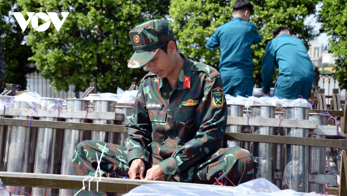 trận địa pháo hoa tại tp.hcm đã sẵn sàng hình ảnh 10 tran dia phao hoa tai tp.hcm da san sang hinh anh 10
