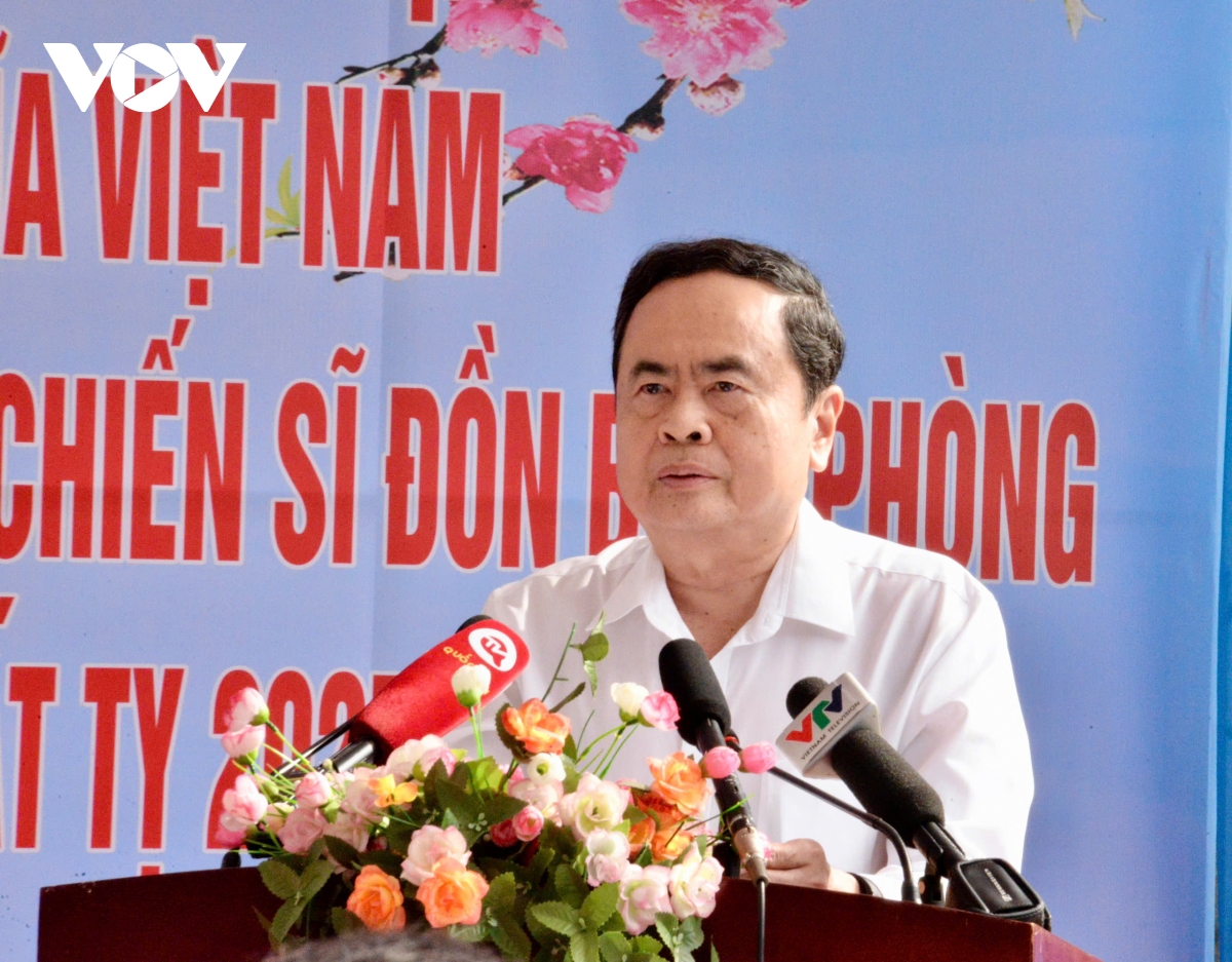 chủ tịch quốc hội tặng quà tết đồng bào, chiến sĩ huyện cầu ngang, trà vinh hình ảnh 2 chu tich quoc hoi tang qua tet dong bao, chien si huyen cau ngang, tra vinh hinh anh 2