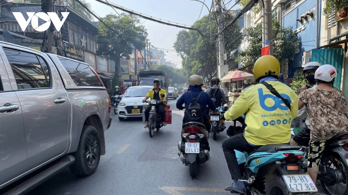 Au da khi va cham giao thong do van hoa hay do ap luc giao thong hinh anh 2