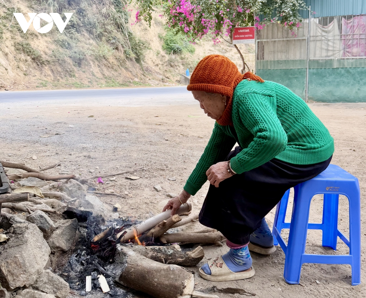 nguoi dan vung cao son la gop cui suoi am ngay gia ret hinh anh 1