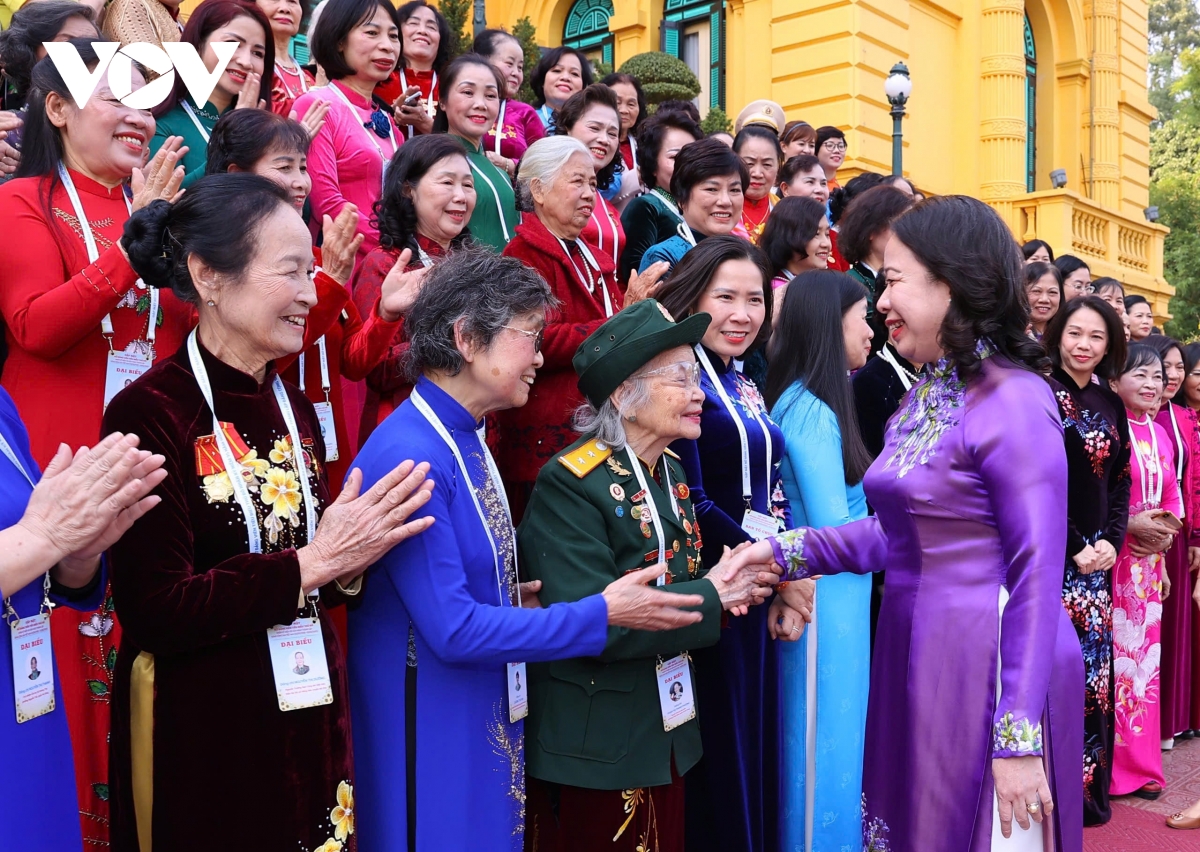 phó chủ tịch nước võ thị Ánh xuân gặp mặt Đoàn đại biểu nữ đảng viên hà nội hình ảnh 3 pho chu tich nuoc vo thi Anh xuan gap mat Doan dai bieu nu dang vien ha noi hinh anh 3