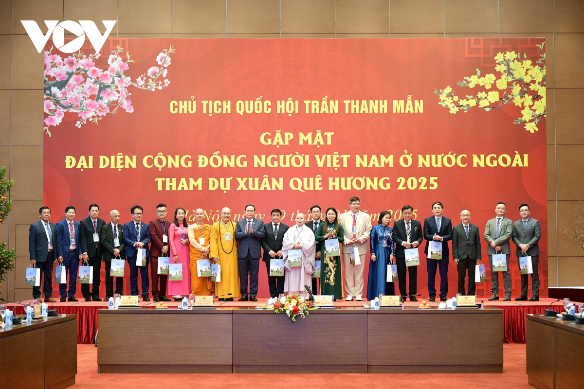 chủ tịch quốc hội gặp mặt đại diện cộng đồng người việt nam ở nước ngoài hình ảnh 1 chu tich quoc hoi gap mat dai dien cong dong nguoi viet nam o nuoc ngoai hinh anh 1