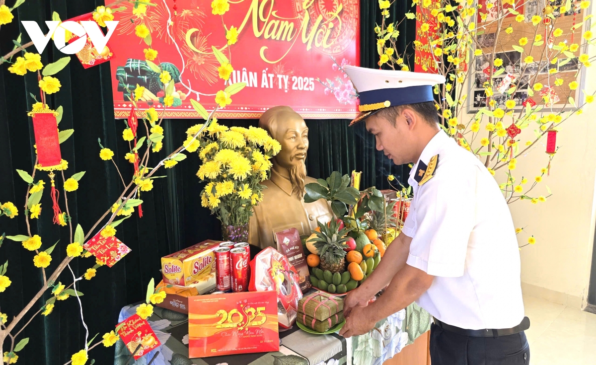 Chiến sĩ nơi biển đảo Tây Nam chúc mừng năm mới