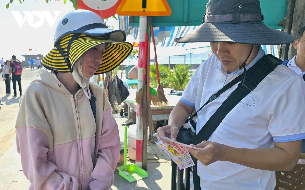 ve so ra dao tay nam dat khach nguoi ban co ca tuyet chieu chong e hinh anh 1
