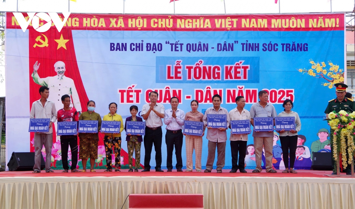 hoat dong tet quan - dan to tham hinh anh bo doi cu ho trong long nhan dan hinh anh 2