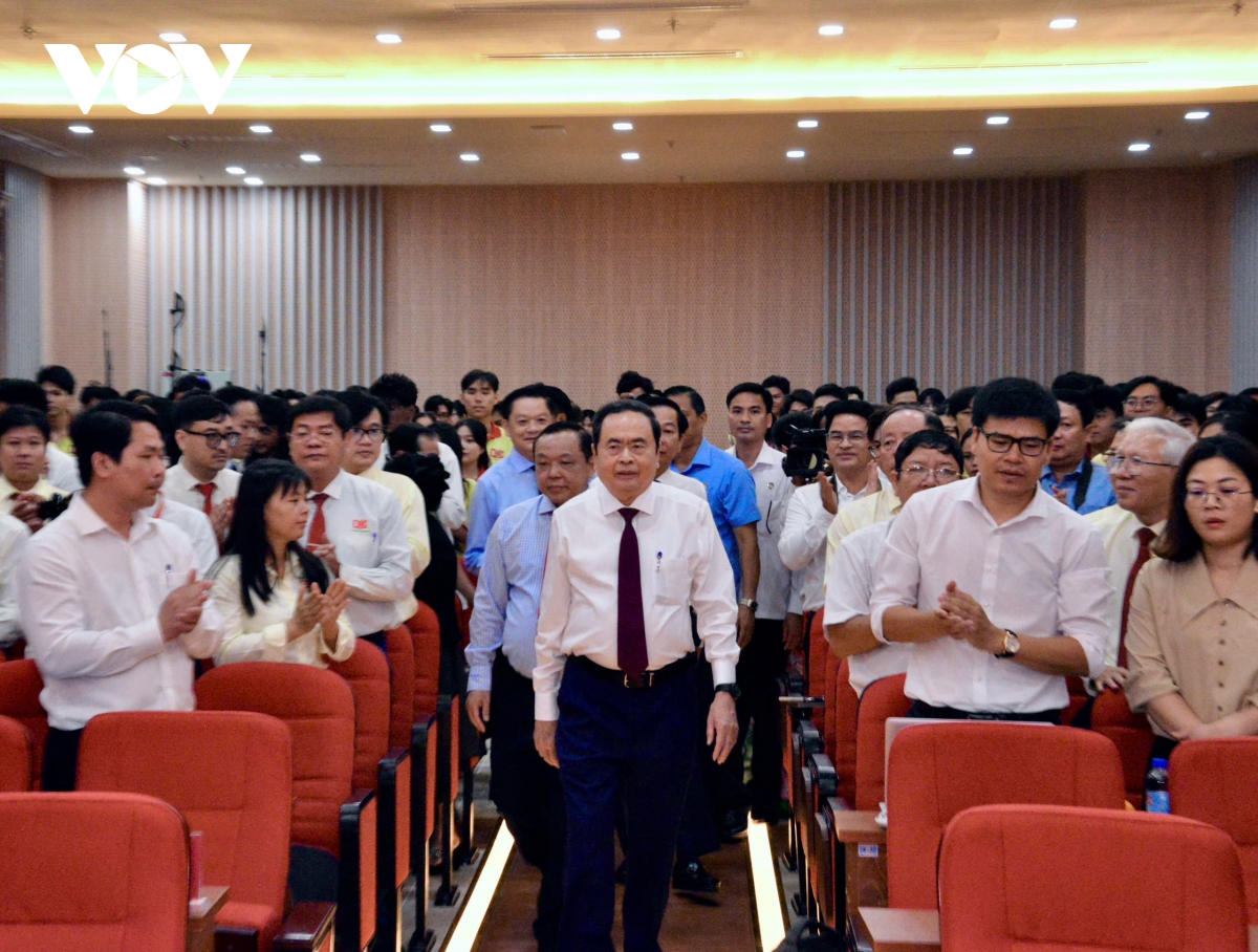 chủ tịch quốc hội trần thanh mẫn có thầy tốt sẽ có trò tốt hình ảnh 6 chu tich quoc hoi tran thanh man co thay tot se co tro tot hinh anh 6