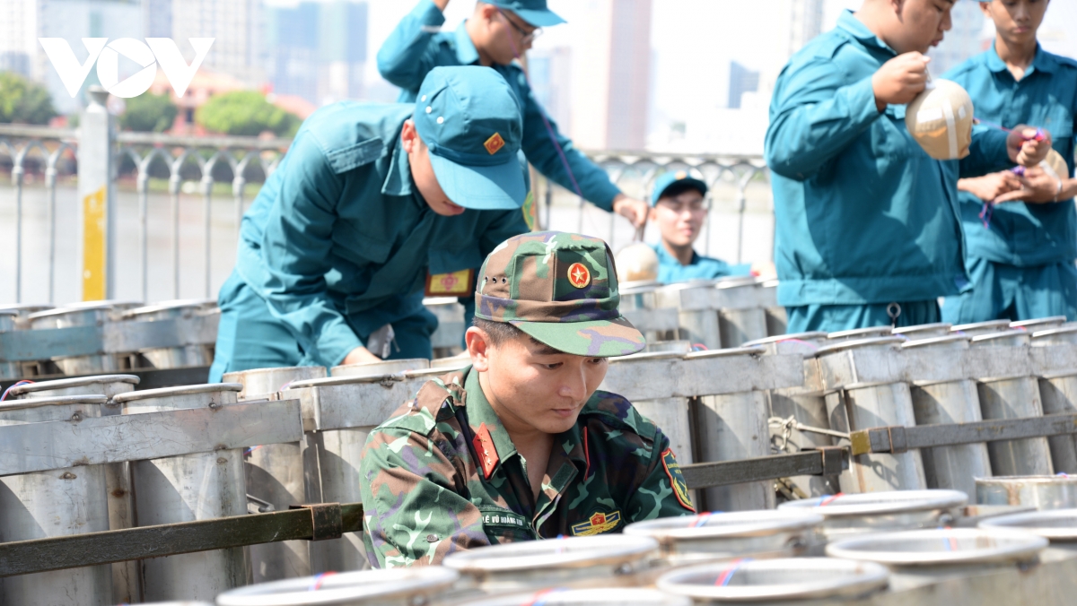 trận địa pháo hoa tại tp.hcm đã sẵn sàng hình ảnh 2 tran dia phao hoa tai tp.hcm da san sang hinh anh 2