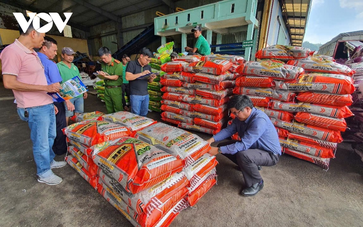 nữ tổng giám đốc sản xuất phân bón giả từng đoạt giải về nhan sắc và tài năng hình ảnh 3 nu tong giam doc san xuat phan bon gia tung doat giai ve nhan sac va tai nang hinh anh 3