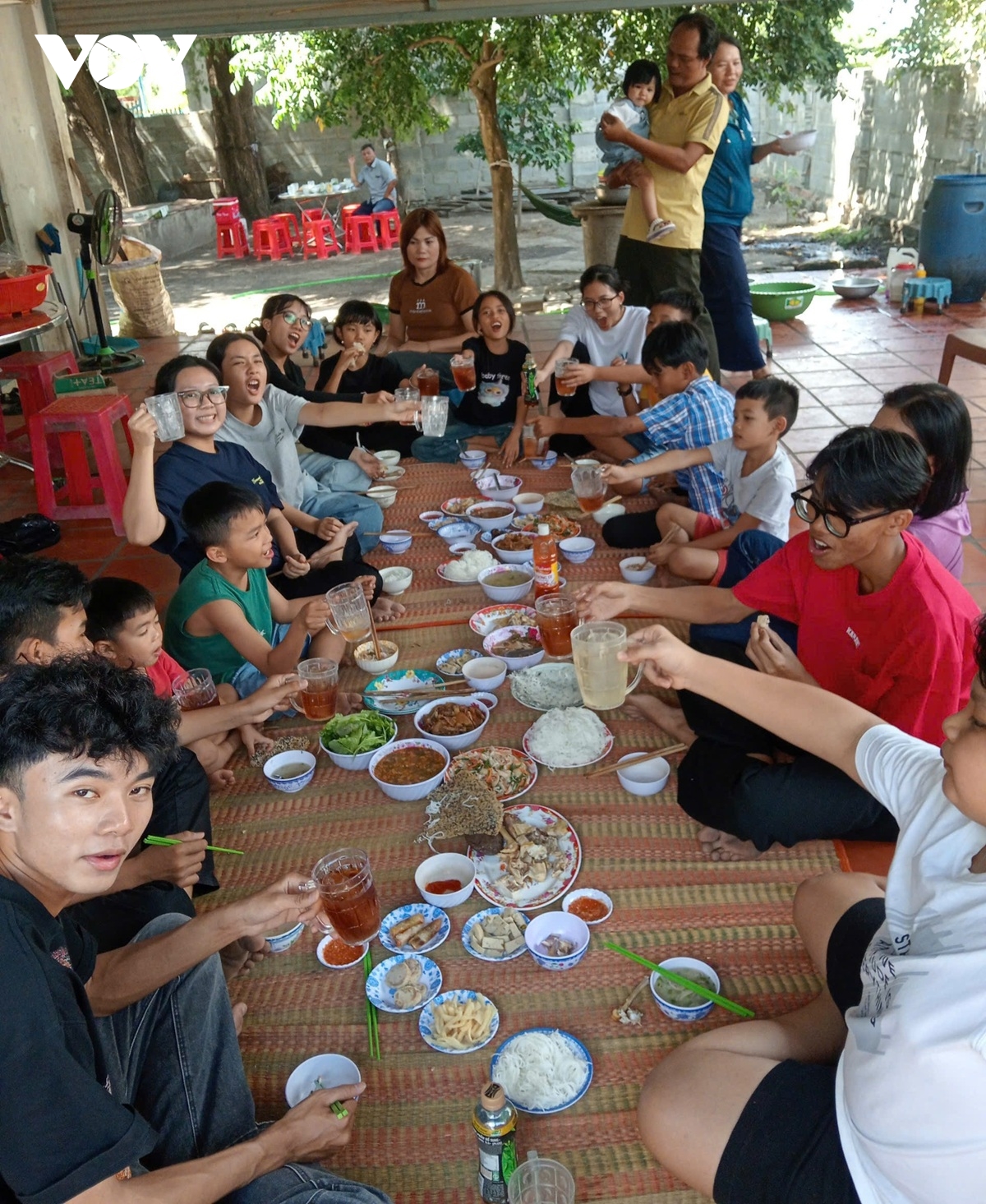 Dong bao cham binh thuan vui don tet nguyen dan hinh anh 2