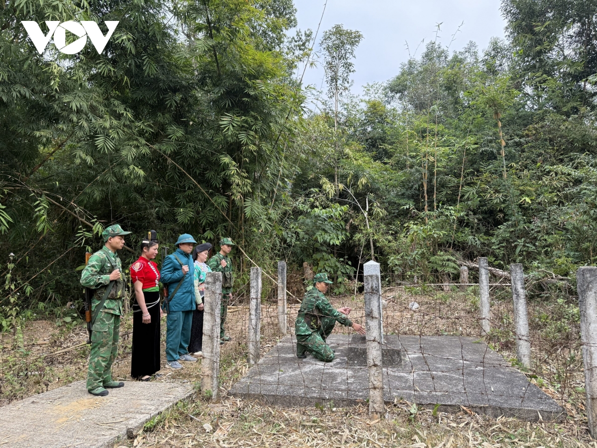 khi trai tim cung huong ve to quoc hinh anh 4