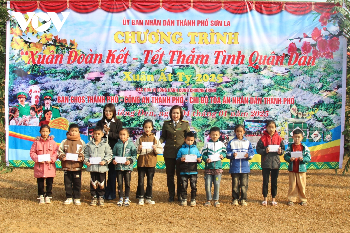 mang tết sớm đến với đồng bào vùng ảnh hưởng thiên tai hình ảnh 5 mang tet som den voi dong bao vung anh huong thien tai hinh anh 5