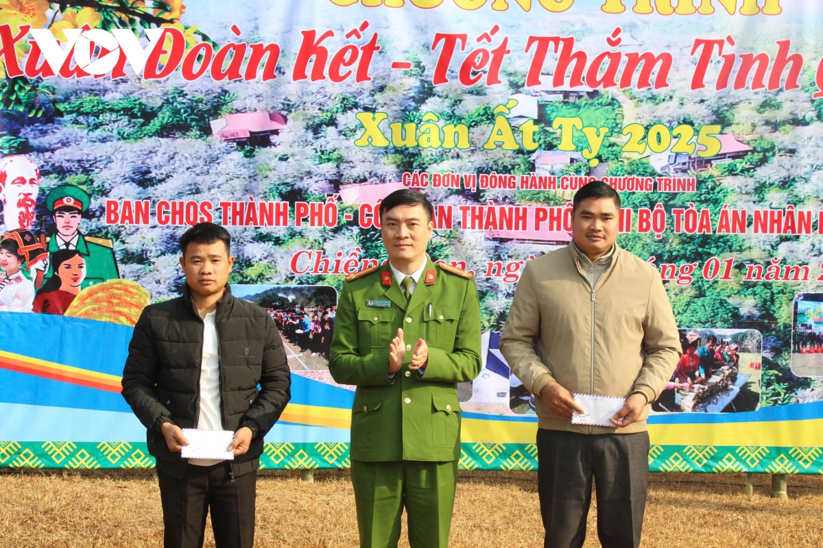 mang tết sớm đến với đồng bào vùng ảnh hưởng thiên tai hình ảnh 6 mang tet som den voi dong bao vung anh huong thien tai hinh anh 6