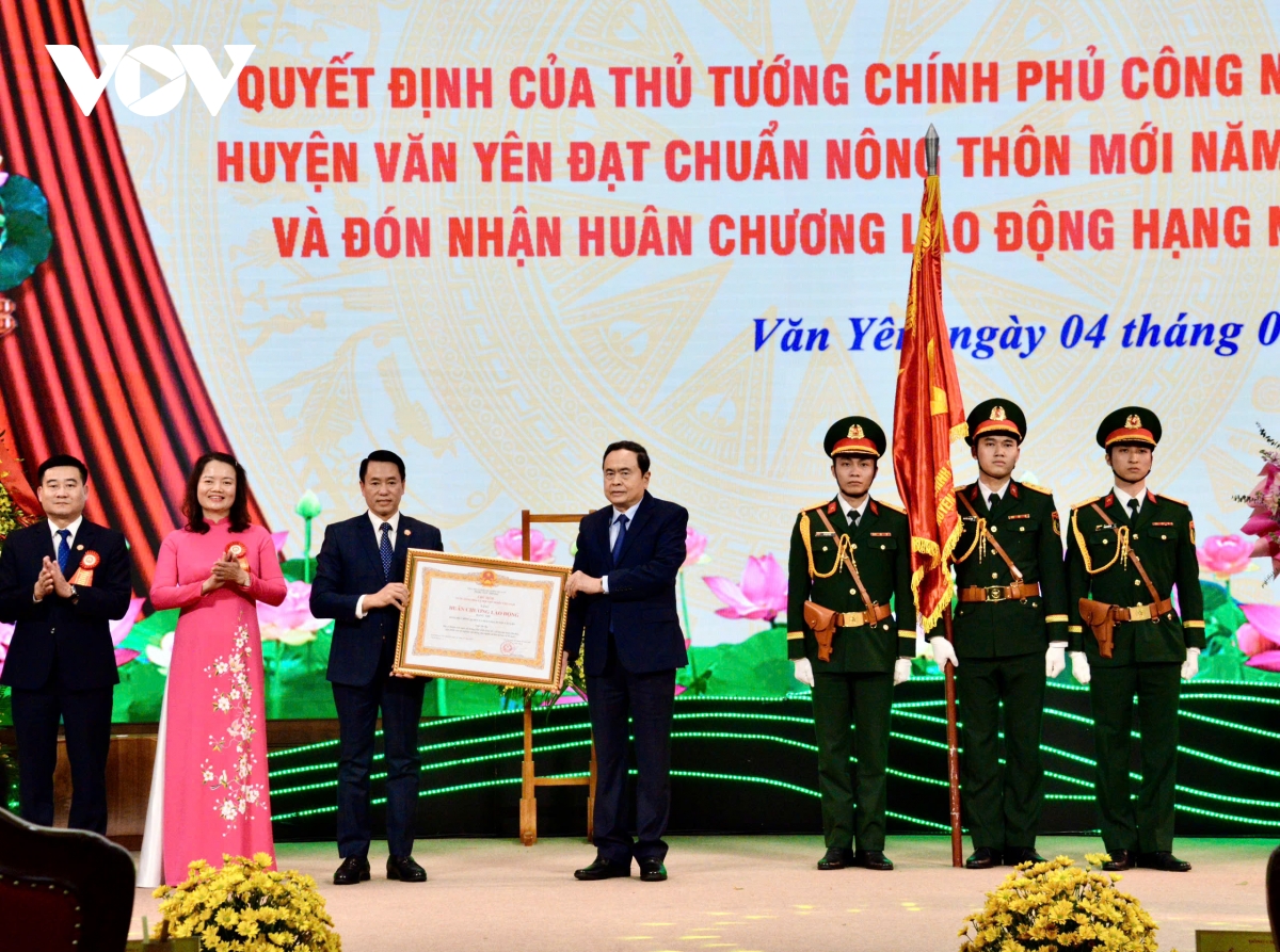 chu tich quoc hoi du le cong bo cong nhan huyen van yen dat chuan nong thon moi hinh anh 5