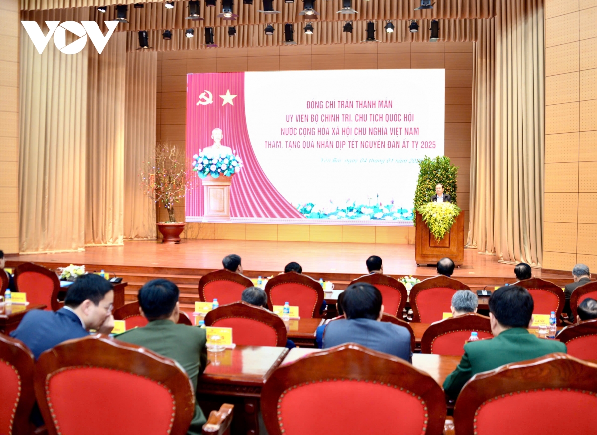 chủ tịch quốc hội thăm, tặng quà gia đình chính sách, người nghèo tại yên bái hình ảnh 1 chu tich quoc hoi tham, tang qua gia dinh chinh sach, nguoi ngheo tai yen bai hinh anh 1