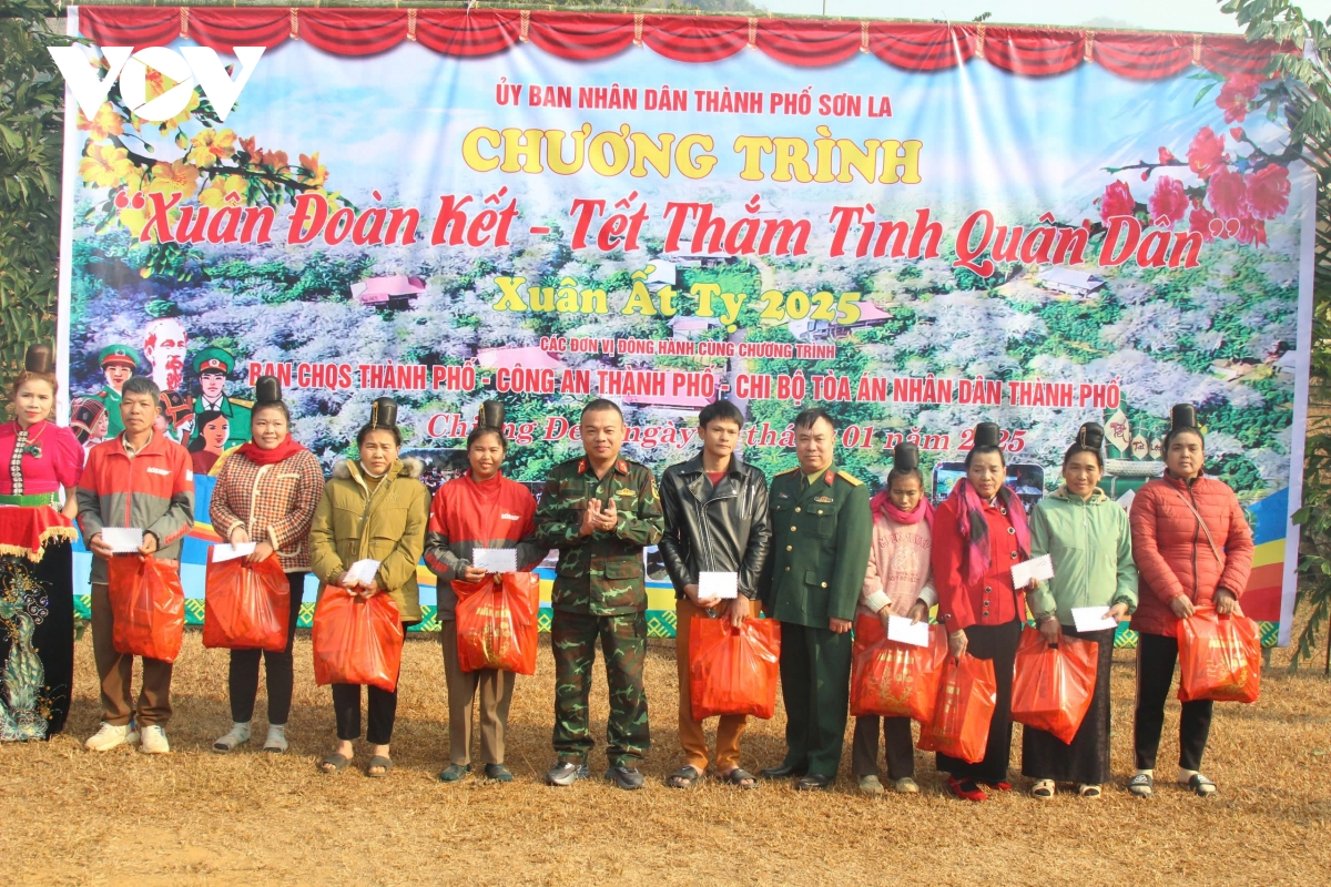 mang tết sớm đến với đồng bào vùng ảnh hưởng thiên tai hình ảnh 3 mang tet som den voi dong bao vung anh huong thien tai hinh anh 3