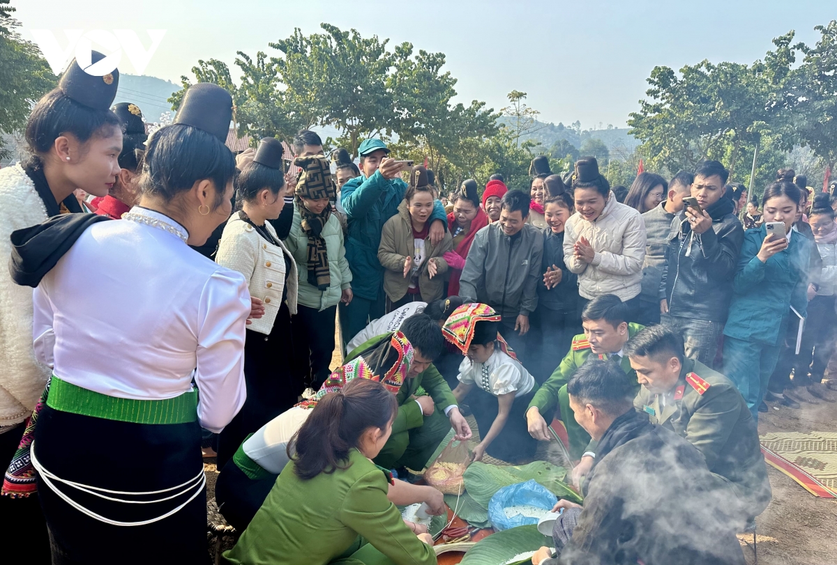 mang tết sớm đến với đồng bào vùng ảnh hưởng thiên tai hình ảnh 1 mang tet som den voi dong bao vung anh huong thien tai hinh anh 1