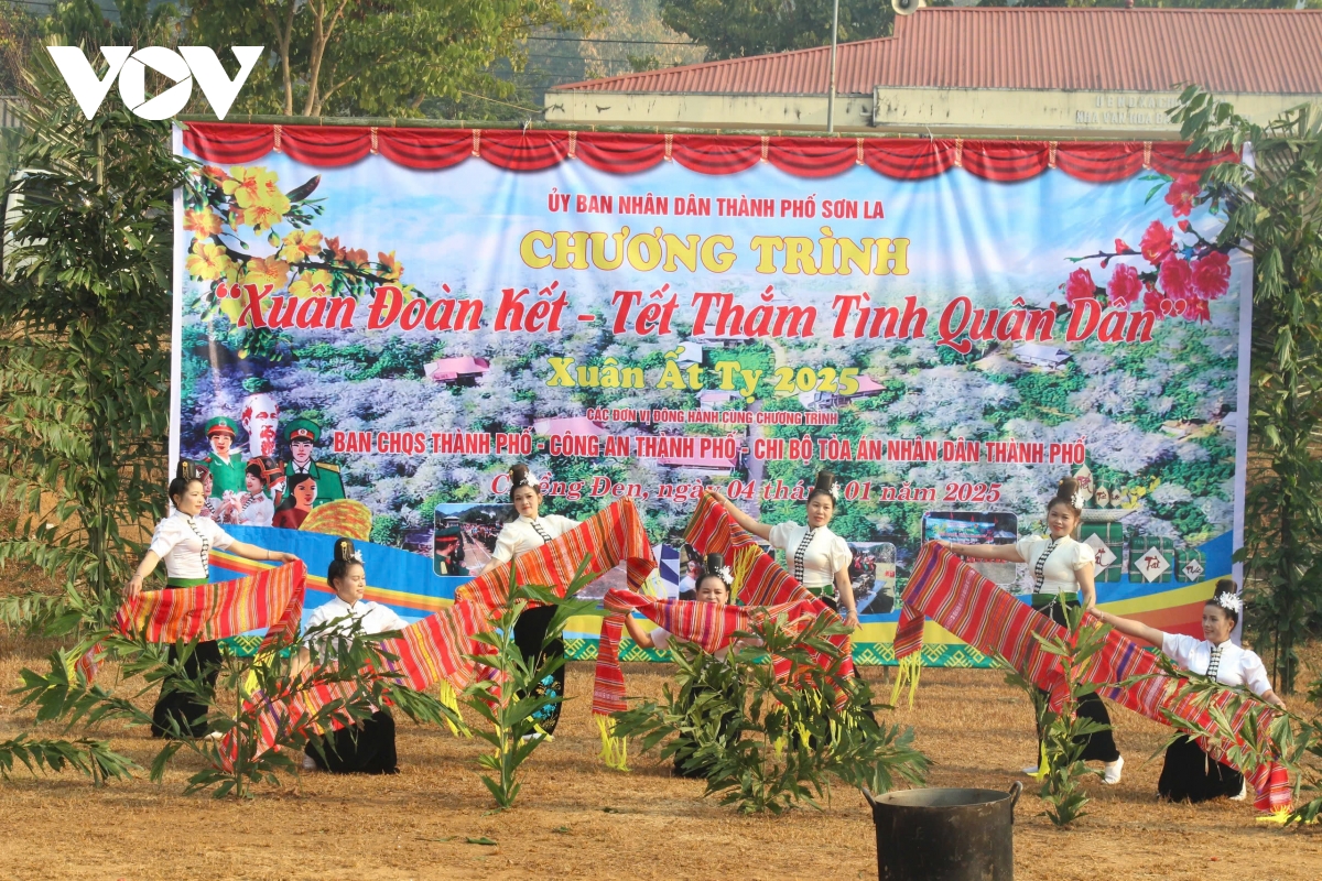 mang tết sớm đến với đồng bào vùng ảnh hưởng thiên tai hình ảnh 7 mang tet som den voi dong bao vung anh huong thien tai hinh anh 7