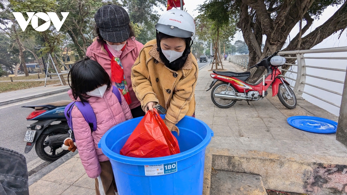 giam han tinh trang xa tui nilon bua bai sau khi phong sinh ngay ong cong, ong tao hinh anh 8