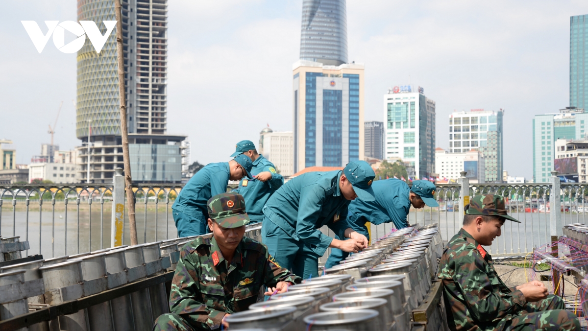 Trận địa pháo hoa tại TP.HCM đã sẵn sàng