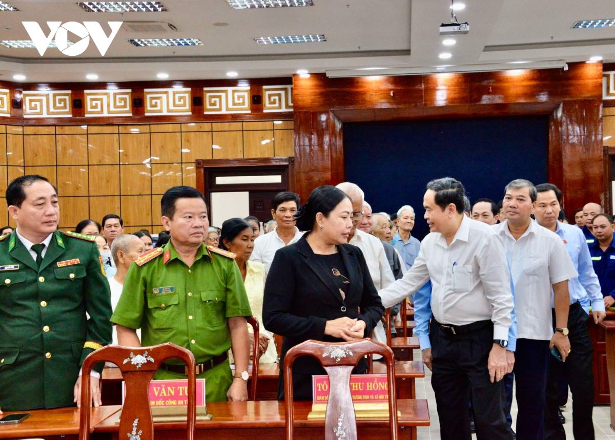 chu tich quoc hoi tang qua tet dong bao, chien si huyen cau ngang, tra vinh hinh anh 6