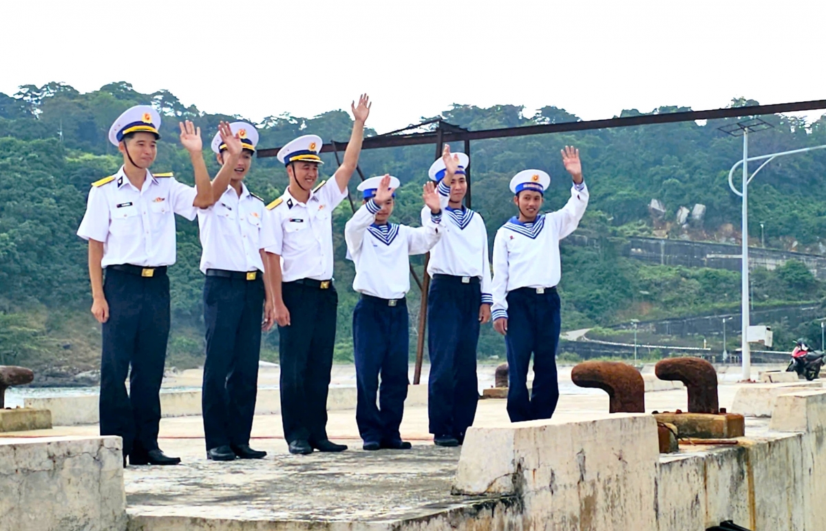 Ấm áp tết của người lính hải quân nơi biển tây nam hình ảnh 7 Am ap tet cua nguoi linh hai quan noi bien tay nam hinh anh 7