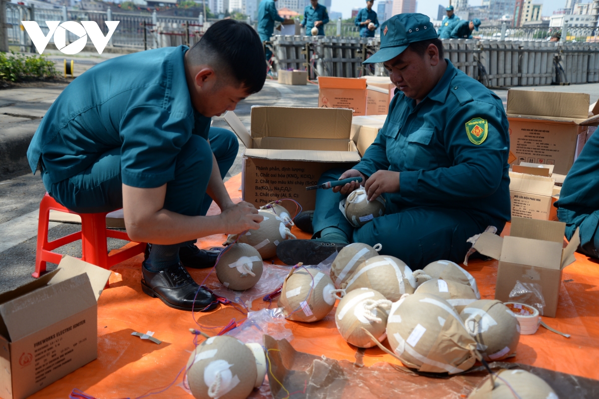 trận địa pháo hoa tại tp.hcm đã sẵn sàng hình ảnh 8 tran dia phao hoa tai tp.hcm da san sang hinh anh 8
