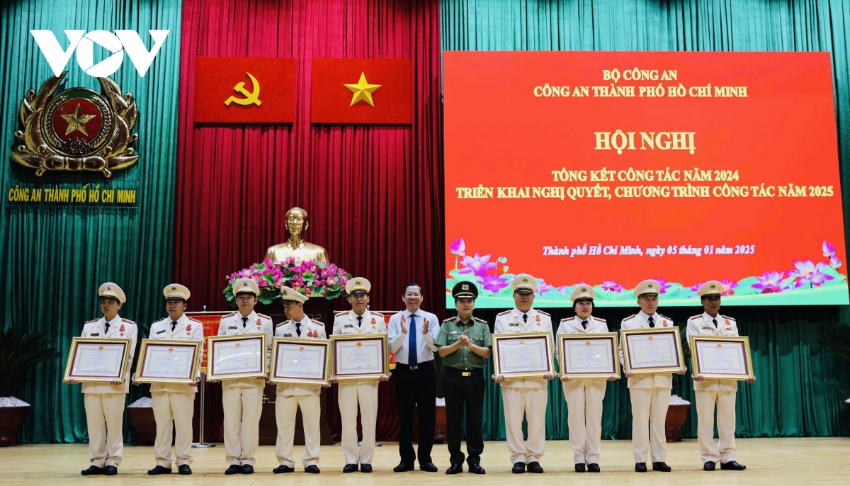 công an tp.hcm tổ chức hội nghị tổng kết công tác năm 2024 hình ảnh 4 cong an tp.hcm to chuc hoi nghi tong ket cong tac nam 2024 hinh anh 4