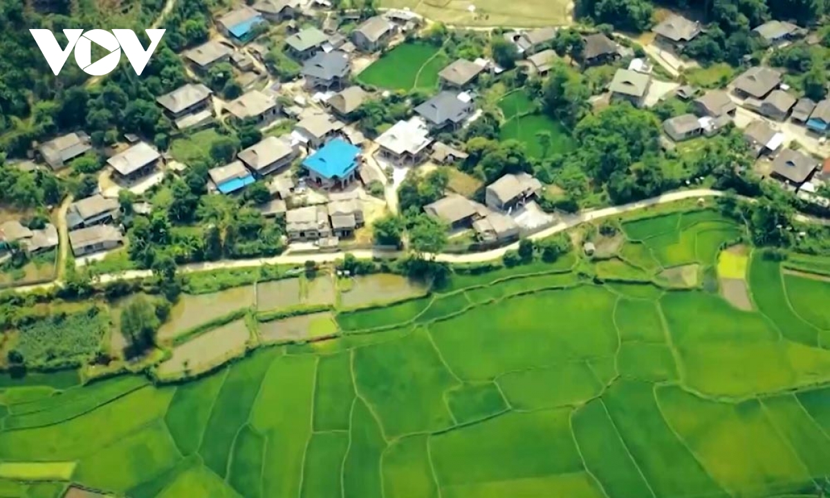bản làng lai châu rộn rã tiếng xòe xuân hình ảnh 1 ban lang lai chau ron ra tieng xoe xuan hinh anh 1
