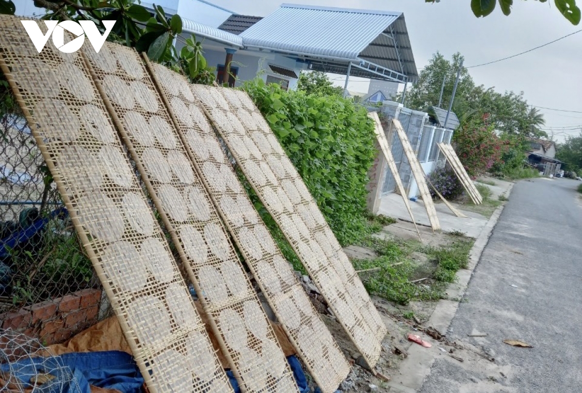 banh trang truyen thong o ba ria vung tau san xuat gap doi cho vu tet hinh anh 2